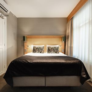 Kleine Kamer met een Queen Size Bed